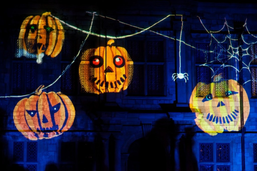 halloween decorations using projection mapping over a building