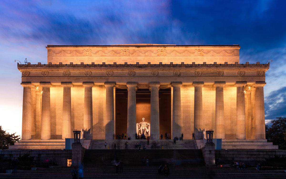 The Lincoln Memorial at night, a top after dark option for bleisure travelers visiting DC for a business event.