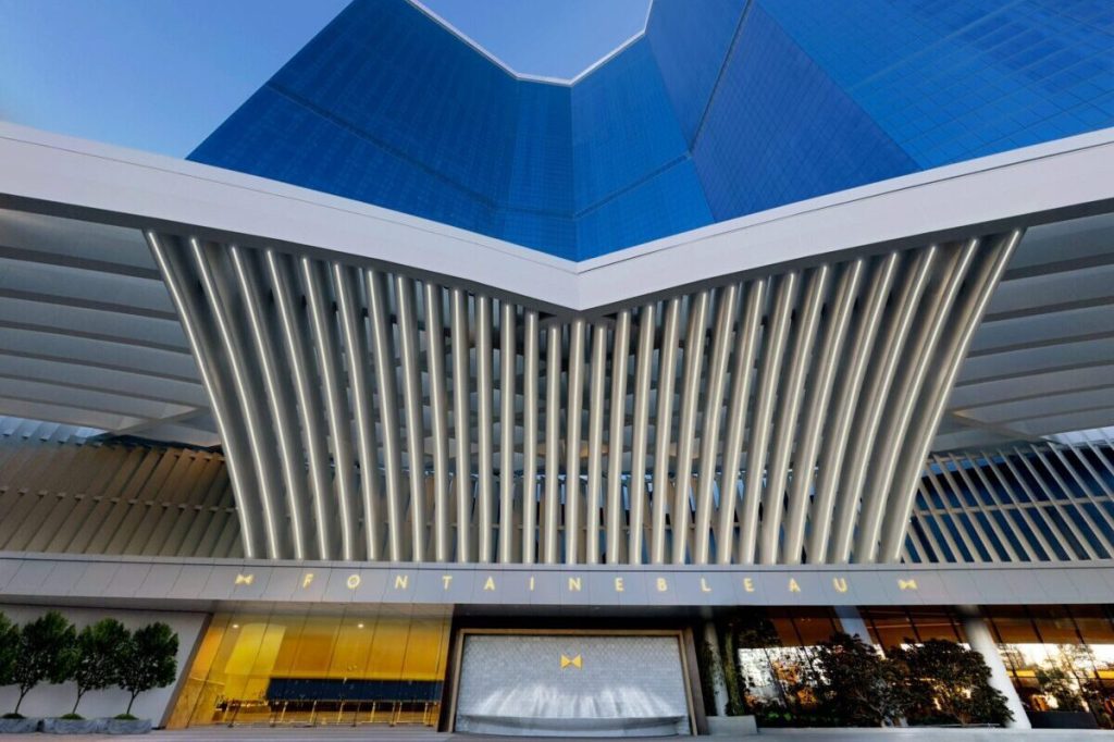 Exterior shot of the main entrance of Fontainebleau Las Vegas.